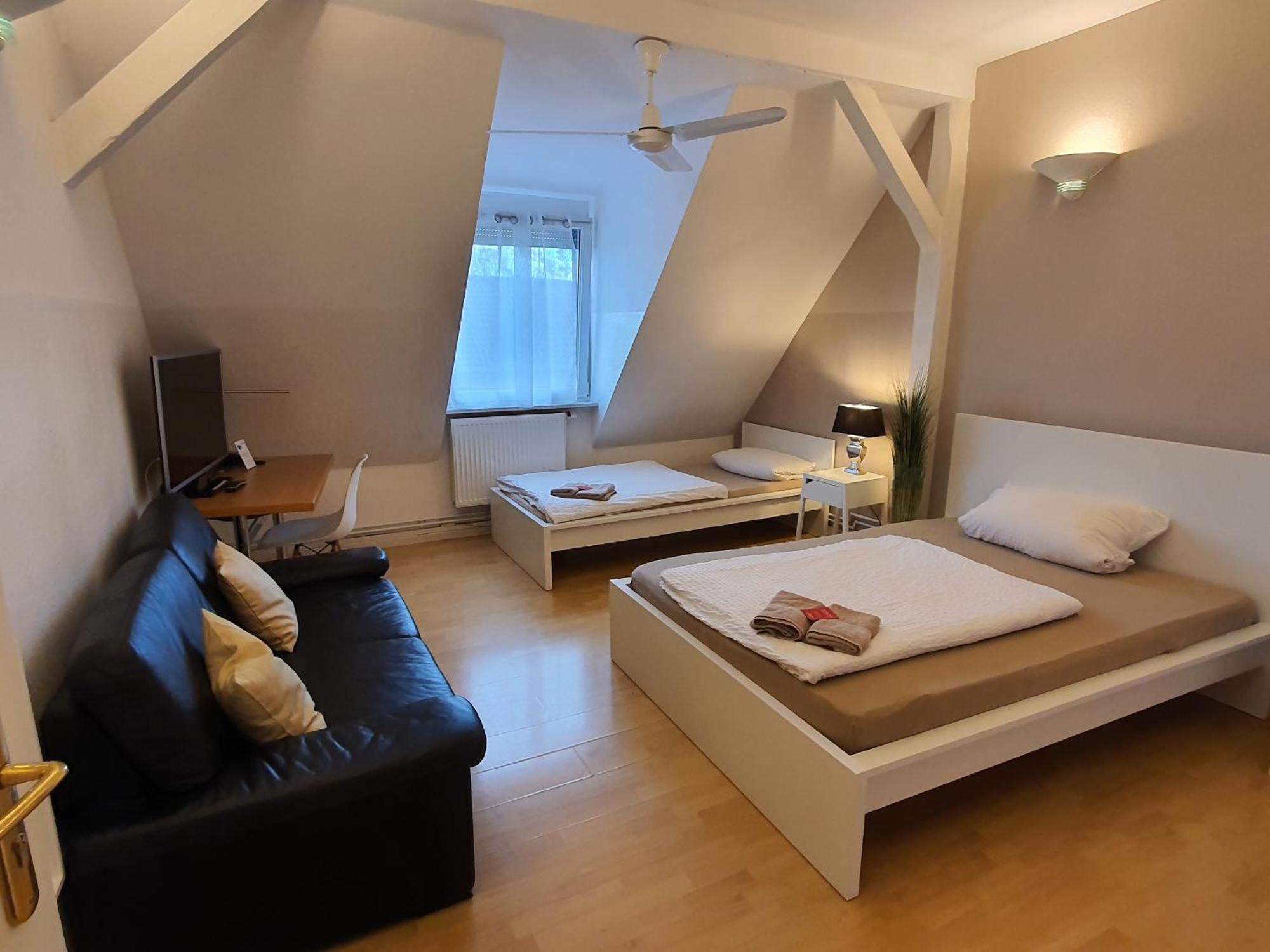 Colodging Mannheim - Private Rooms & Kitchen Exterior photo